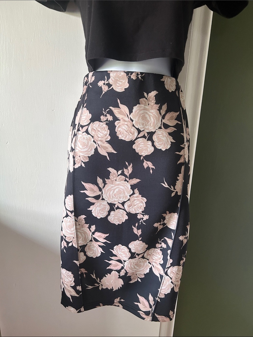 Buffalo - Rose Floral Pencil Skirt